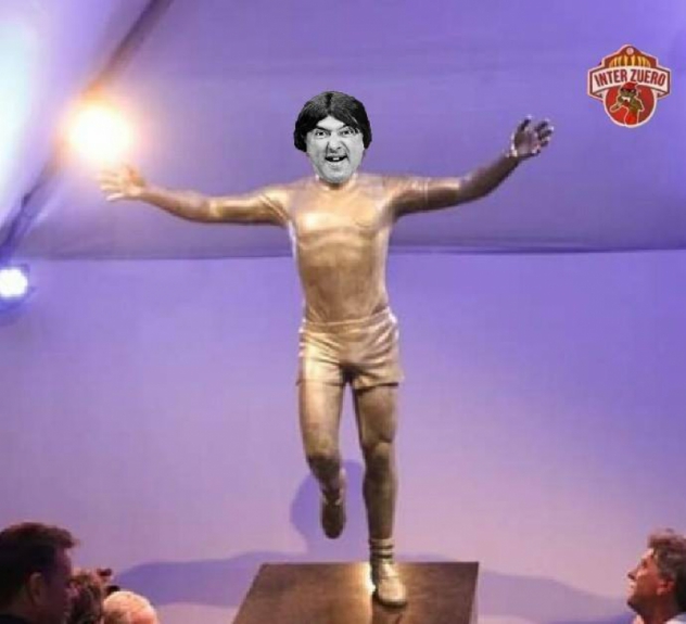 Estátua de Renato Gaúcho rende memes