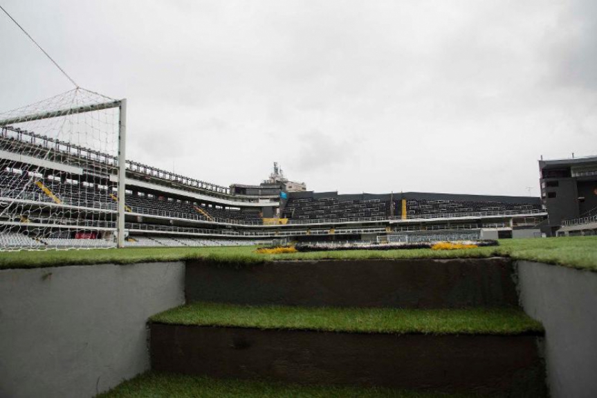 Túnel do vestiário também passou por reformas. Agora, apenas uma escada leva os jogadores do campo ao vestiário, ao invés do túnel de antigamente.