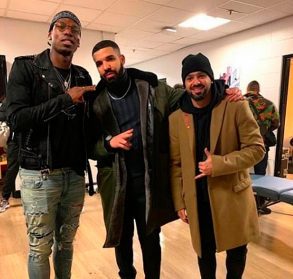 O rapper tirou foto com Paul Pogba após um show no meio de março e a equipe inglesa acabou sendo eliminada da Copa da Inglaterra na partida seguinte. A foto também foi lembrada após a eliminação para o Barcelona na Champions League