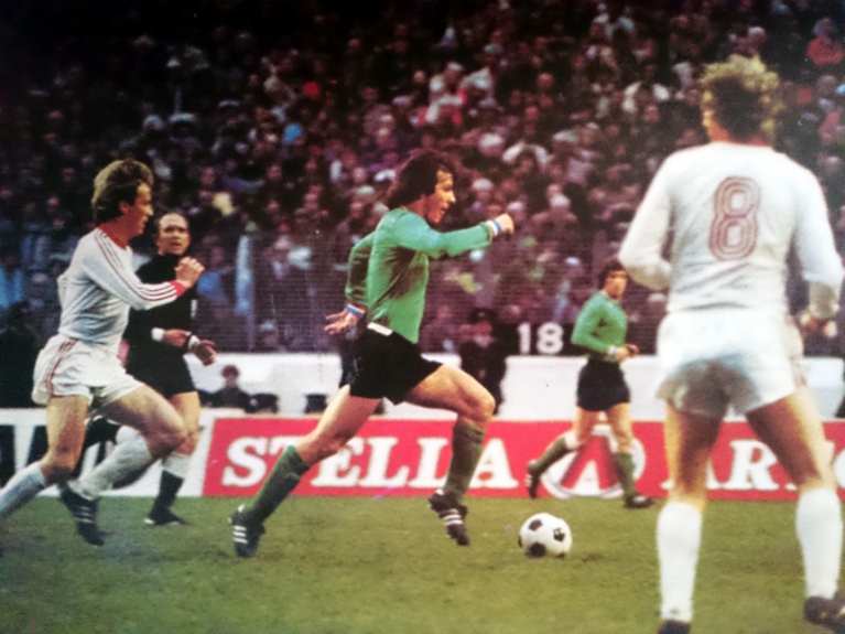 Football : St Etenne après match + REAL-Bayern 1976 - Archve vdéo