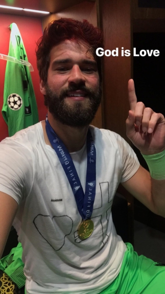 Comemoração Liverpool - Alisson