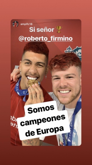 Comemoração Liverpool - Firmino e Moreno