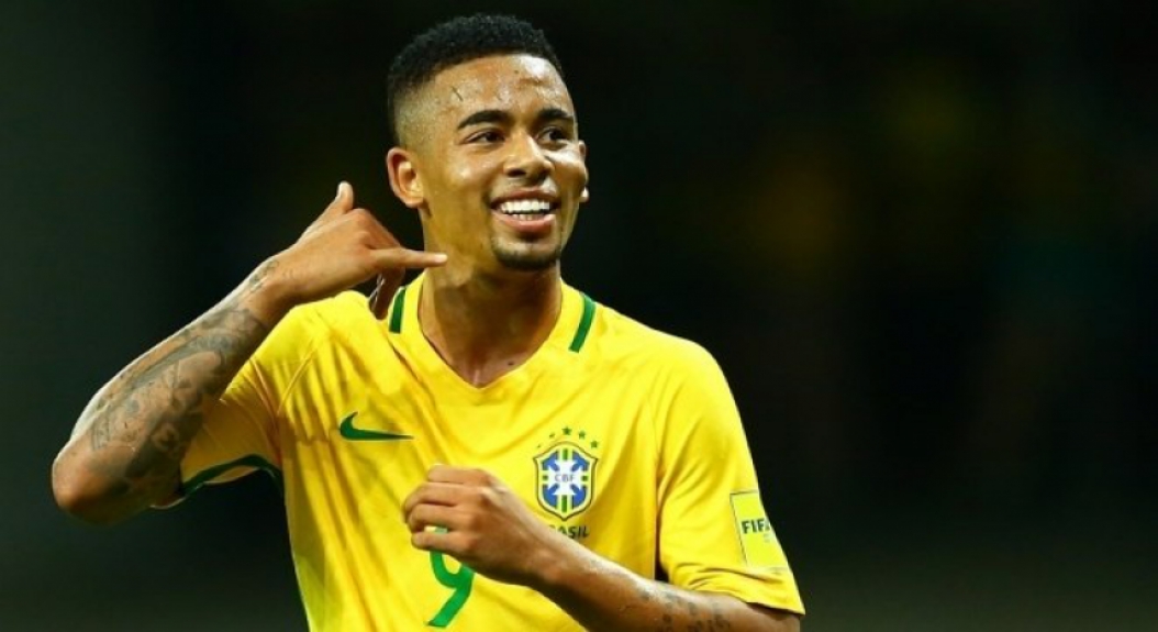 Gabriel Jesus alo mãe