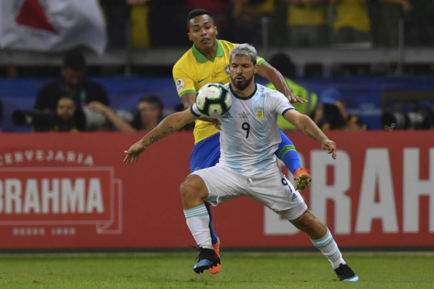 Brasil x Argentina - Alex Sandro e Aguero