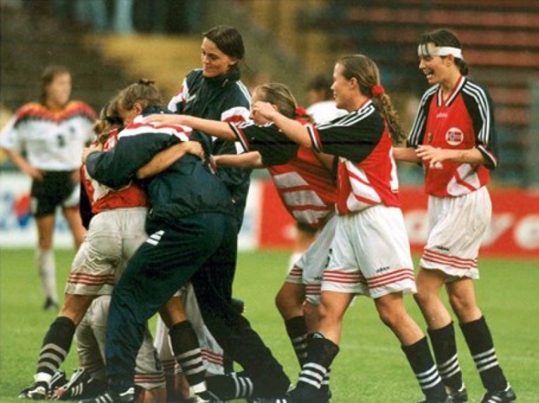 Noruega 2 x 0 Alemanha - Copa do Mundo Feminina 1995