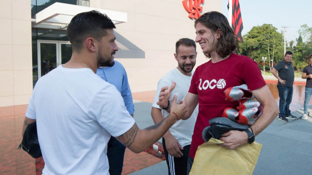 Filipe Luís faz avaliação no CT do Flamengo