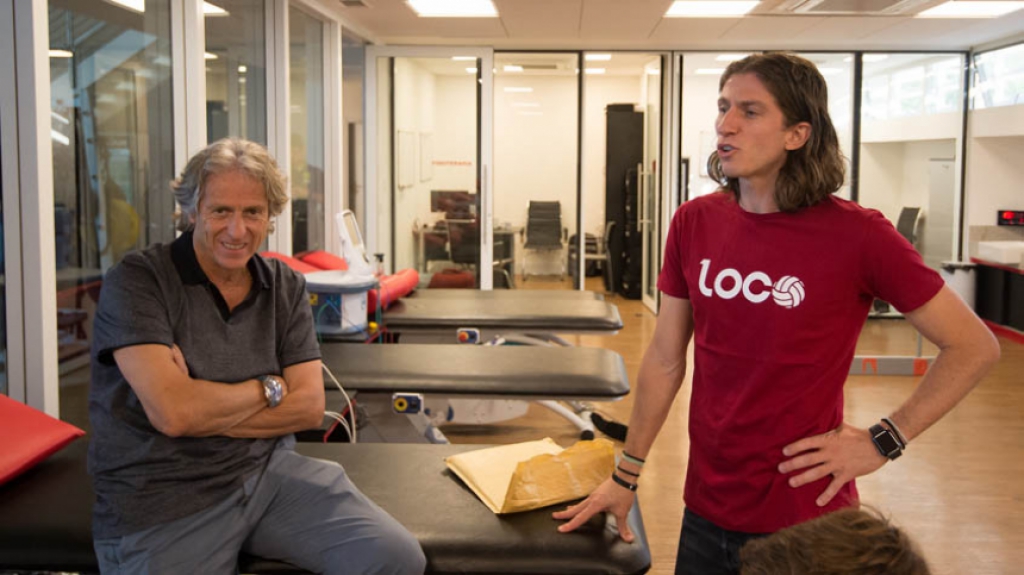Filipe Luís faz avaliação no CT do Flamengo