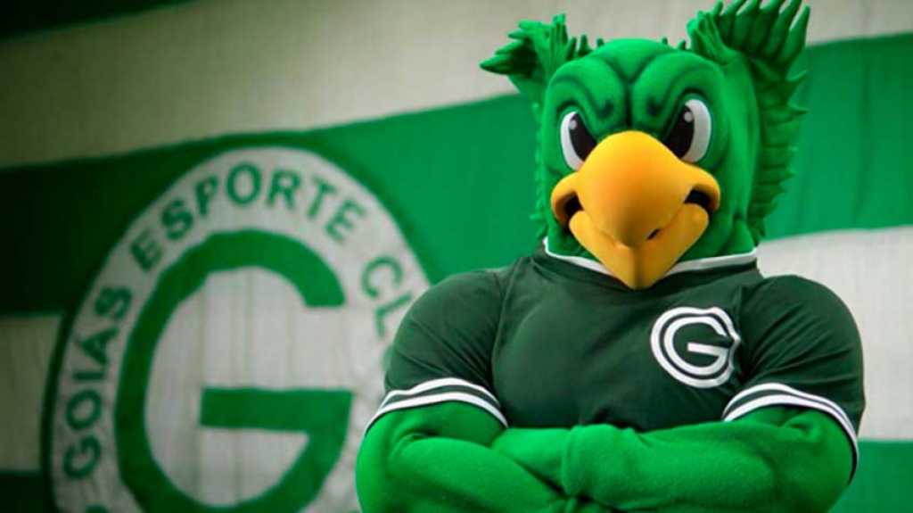 O Goiás também apostou na em uma nova versão do seu mascote. O Periquito aparece mais forte e 'pistola'
