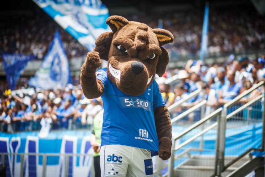 Lançado em 2003, o Raposão é figurinha carimbada nos jogos do Cruzeiro. Com cara de poucos amigos, ele ganhou até uma versão miniatura em 2008, o Raposinho