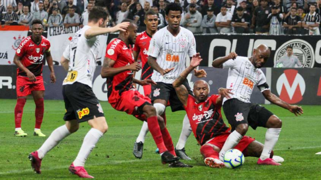 ATUAÇÕES: Zagueiro Gil se destaca em empate do Corinthians ...