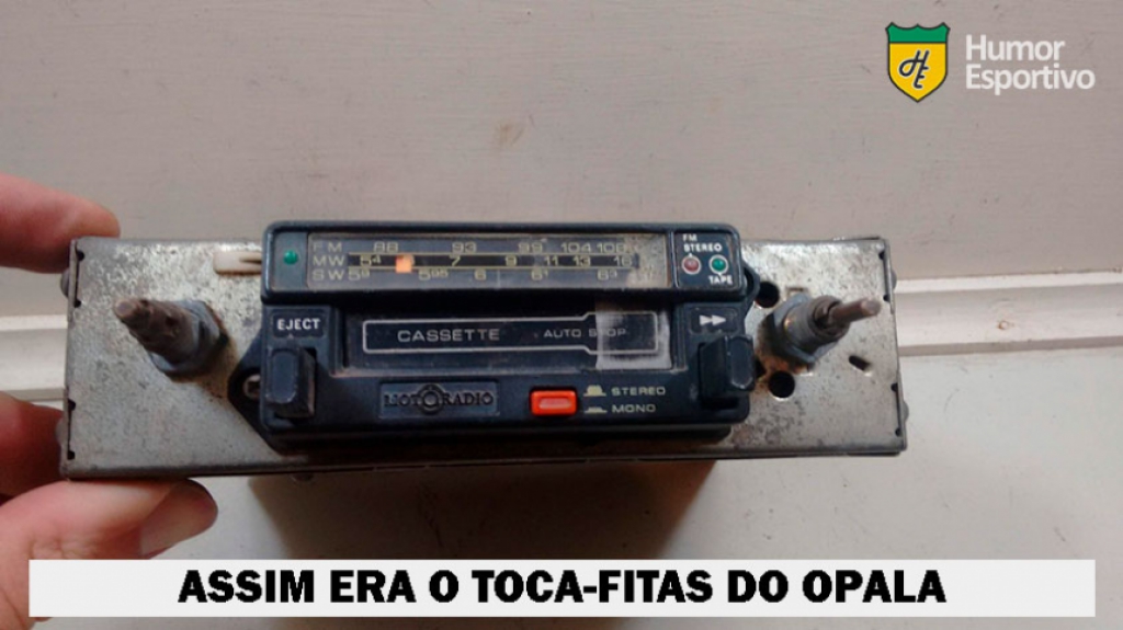 O mundo em 1981 - Era possível ouvir as fitas cassete no som do carro. Era comum retirar o rádio de dentro do automóvel para evitar furtos do equipamento