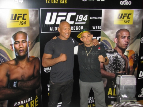 José Aldo e Ronaldo Jacaré em Media Day do UFC 194 (FOTO: Luis Fernando Coutinho)