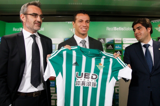 [Torcida Flamengo] Diretoria rubro-negra negocia com atacante Leandro Damião