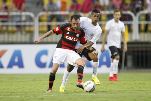 Mancuello tem suspeita de entorse no joelho direito (Foto: Gilvan de Souza/Flamengo)