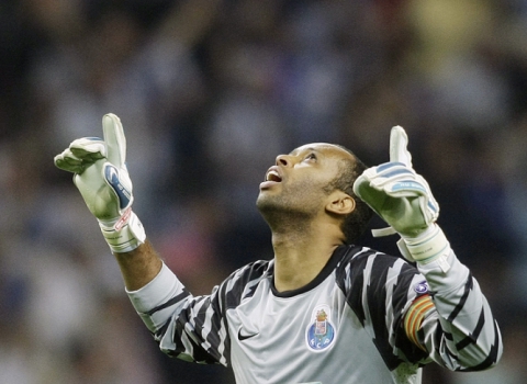 Rival do Porto, Sporting procura Helton, que pode virar a casaca | LANCE!