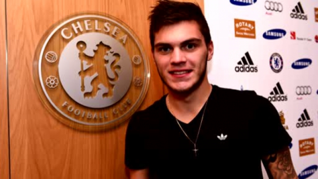 Nathan joga no Vitesse, emprestado pelo Chelsea