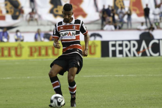 Léo Moura pelo Santa Cruz