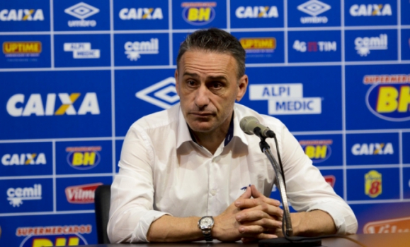 Contusões, suspensões e opções técnicas: Paulo Bento nunca repetiu escalação no Cruzeiro