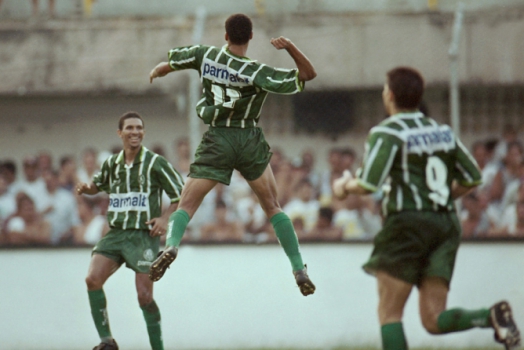 Resultado de imagem para Palmeiras fez histÃ³ria com o ataque poderoso que marcou 102 gols