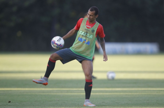 Shakhtar quer retorno de Alan Patrick e permanência dele no Fla fica difícil