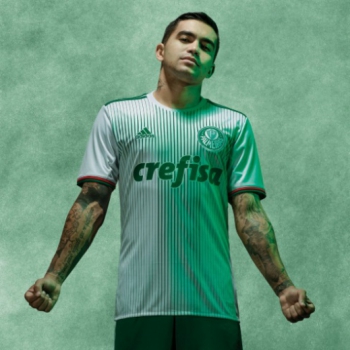 Dudu com a nova camisa branca do Palmeiras