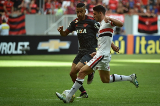 Alan Patrick perde pênalti no fim e São Paulo segura empate com o Fla