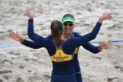 Com Roupa De Frio Agatha E Barbara Vao As Quartas De Final Da Rio 2016 Lance