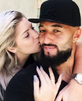 Muralha ganha colo da noiva após eliminação do Flamengo