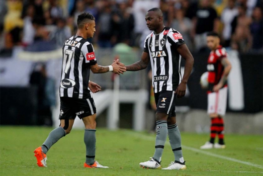 Sassá, do Botafogo, no jogo com o Flamengo