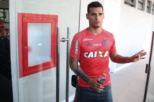 Grande responsabilidade: Flamengo estreia no Carioca com Trauco na vaga de Jorge