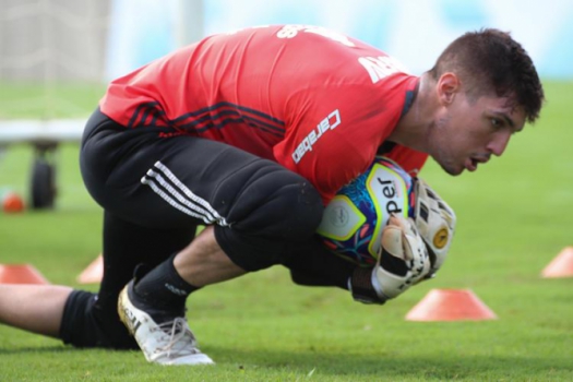 Sem pressa! Fla vai avaliar jovens goleiros antes de decidir se faz contratação