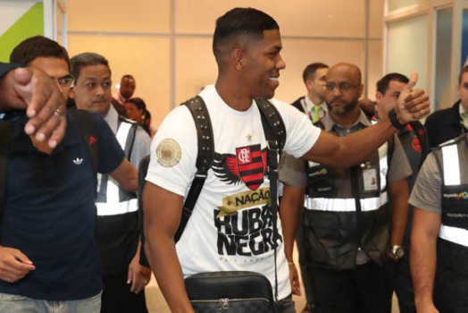 Experiência do colombiano Berrío na Libertadores ajudará o Fla, diz Diego