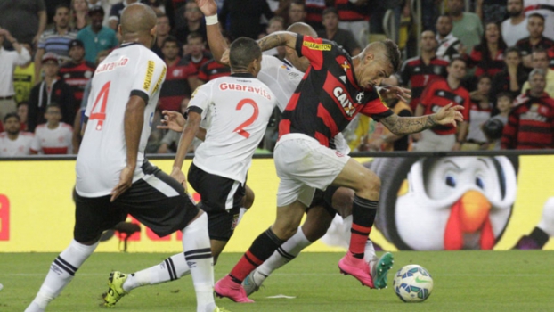 Apesar de provocação, Guerrero ainda busca primeiro gol e vitória contra o Vasco pelo Flamengo