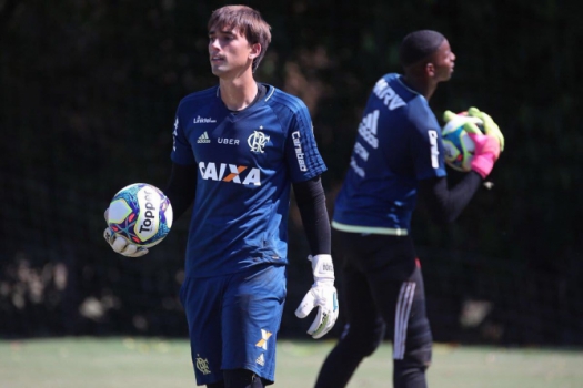 Após solicitação, goleiro César retorna ao Flamengo