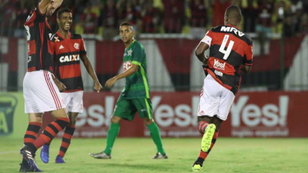 Juan está próximo de virar o zagueiro que mais fez gols pelo Flamengo