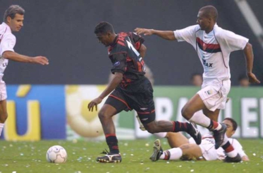 Flamengo x Atlético-PR - Goleada de 4 a 0 no Brasileiro de 2001