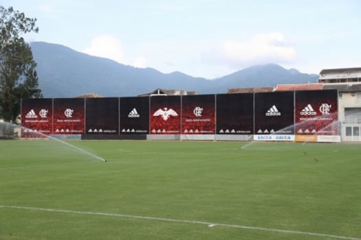 Contêineres retirados e campo pronto: confira novas fotos do Ninho do Urubu