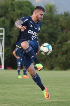 Chance pro garoto! Sem Guerrero, Vizeu deve ser titular contra o Vitória