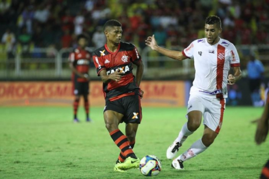 O jogo virou! Márcio Araújo vive lua de mel com a torcida do Flamengo