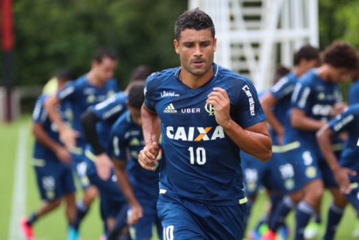 Teste para Ederson: sem jogar há nove meses, meia vai disputar jogo-treino