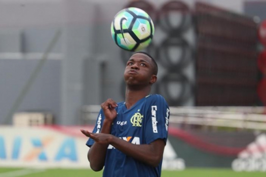 Ederson dá conselhos para Vinicius Jr e elogia a joia: Tem muito talento