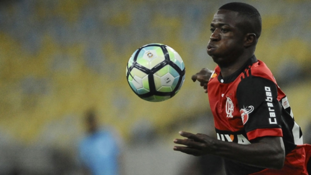 Vinicius Junior estreou mais jovem do que Robinho, Diego e Neymar
