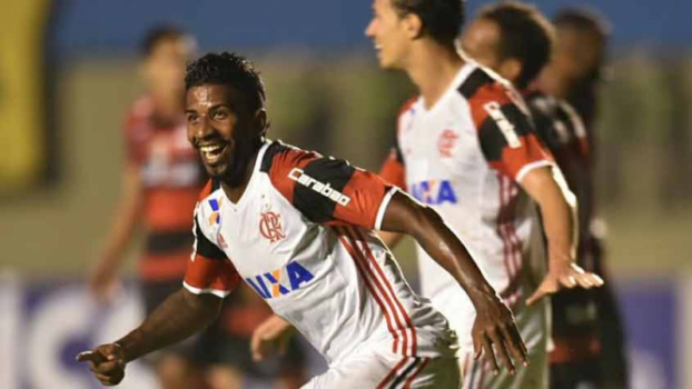 Em alta e mais solto, Rodinei curte fase de goleador no Flamengo