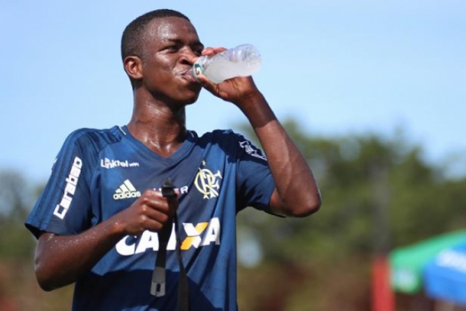 Flamengo vai rediscutir orçamento após venda de Vinicius Júnior