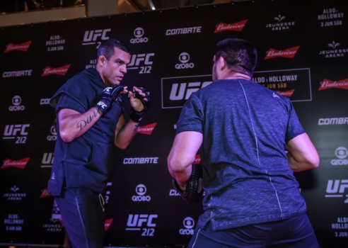 Vitor Belfort participou de treino aberto do UFC Rio