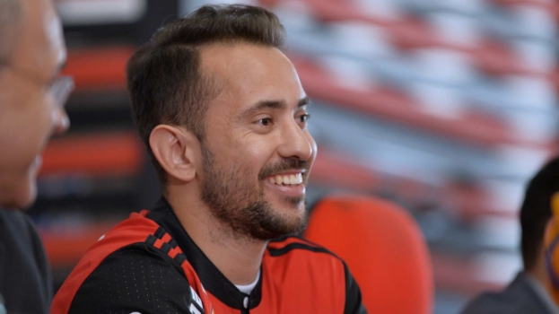 Empresário de Everton Ribeiro explica motivo de escolha pelo Fla
