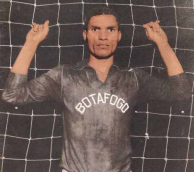 Ídolo no Brasil e no Equador, ex-goleiro Manga projeta duelo entre ...