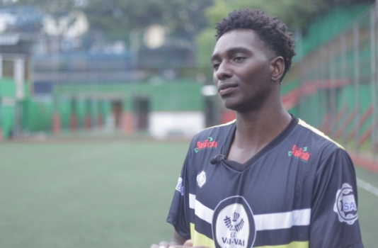 Gato na Copinha, zagueiro recomeça como capitão, sonha com chance no Flamengo e se espelha em Mina