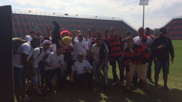 Flamengo leva sócios-torcedores para tour no estádio Ilha do Urubu