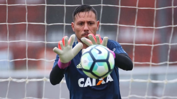 Diego Alves revela aumento de  massa magra e fala sobre pênaltis
